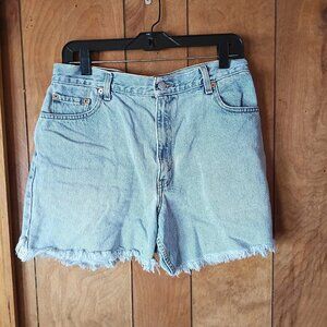 Levi’s 550 Relaxed Fit Cut Off Denim Shorts Womens Size 14 Light Wash Frayed Hem